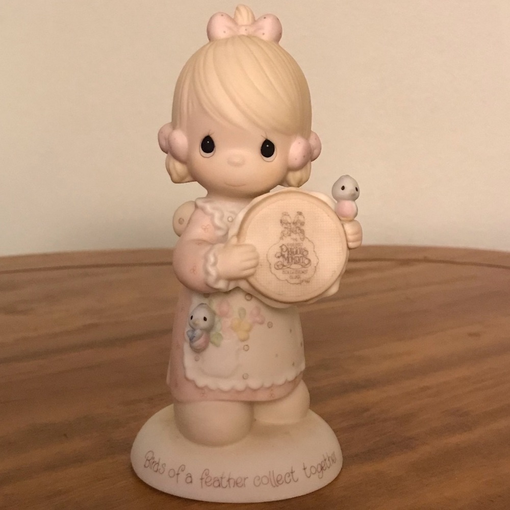 1986 PRECIOUS MOMENTS SYMBOL OF MEMBERSHIP